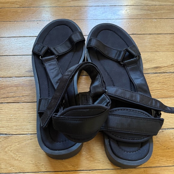 Zara Black Strappy Sandals Teva Style - Picture 4 of 7